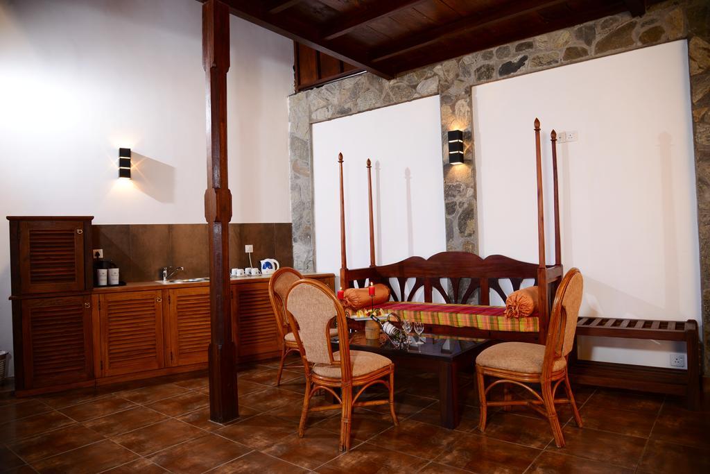 Mount Royal Hotel Kandy Exterior photo