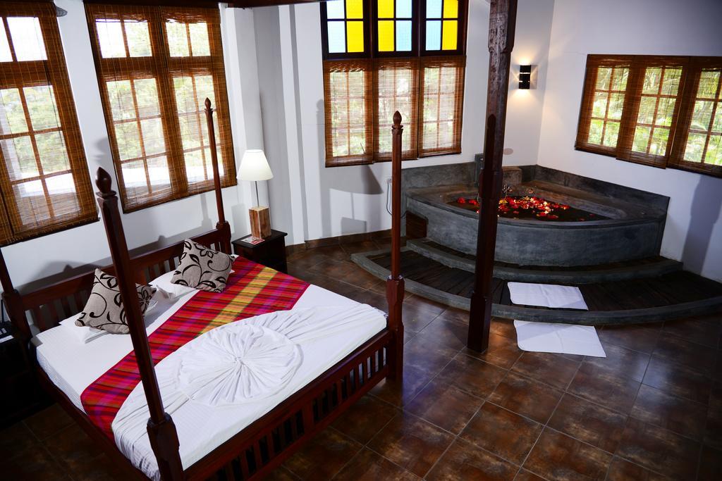 Mount Royal Hotel Kandy Exterior photo