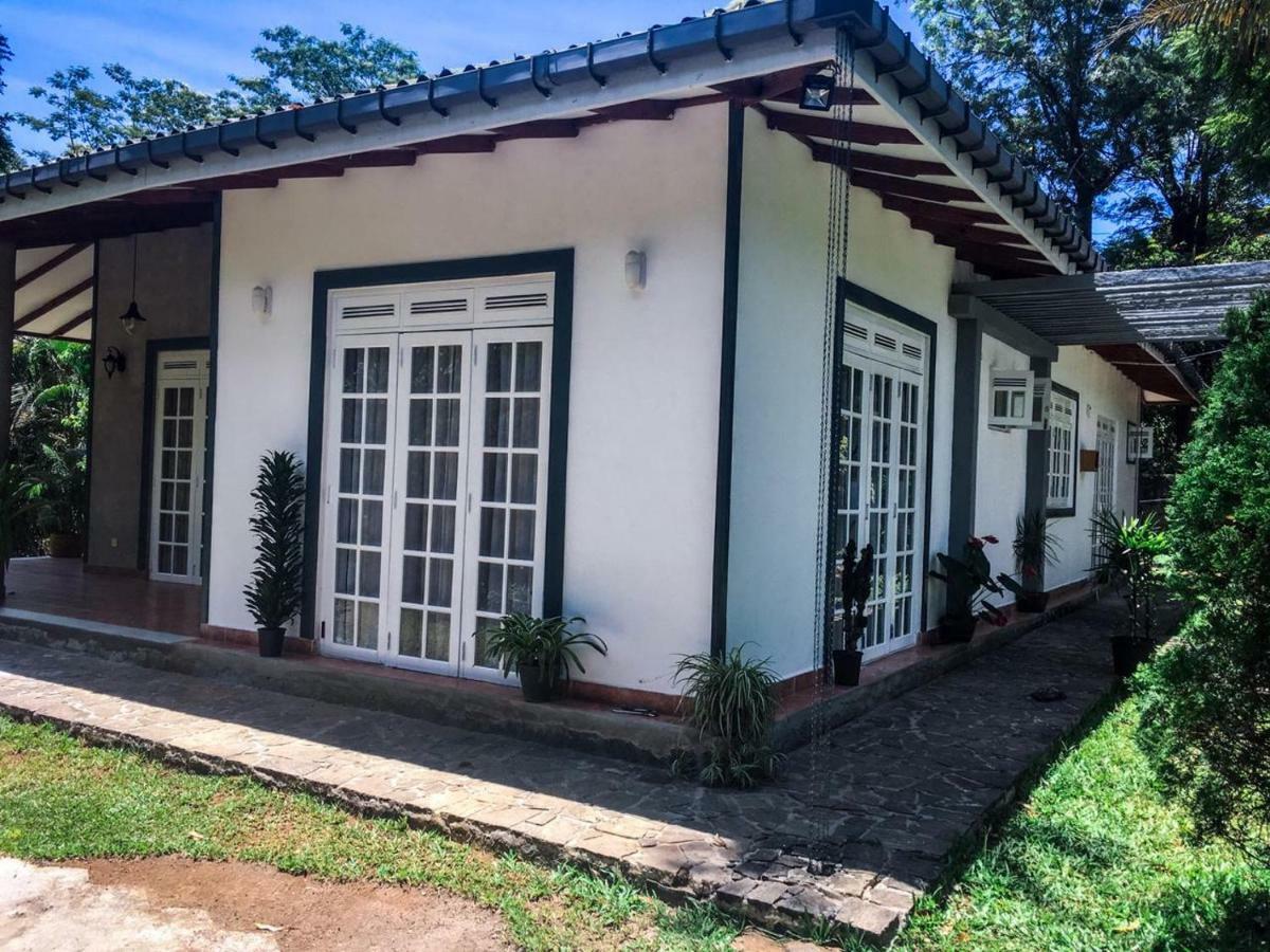 Mount Royal Hotel Kandy Exterior photo