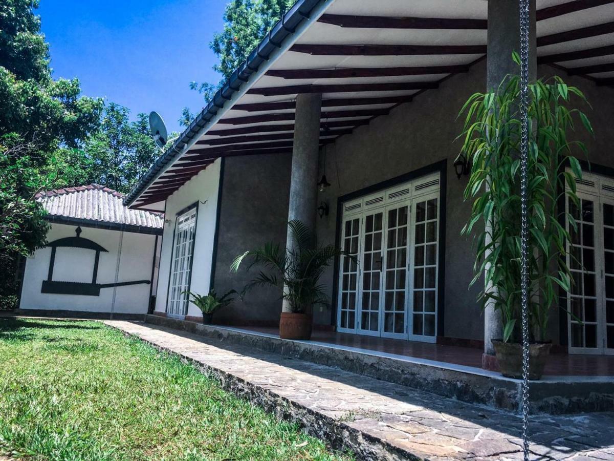 Mount Royal Hotel Kandy Exterior photo